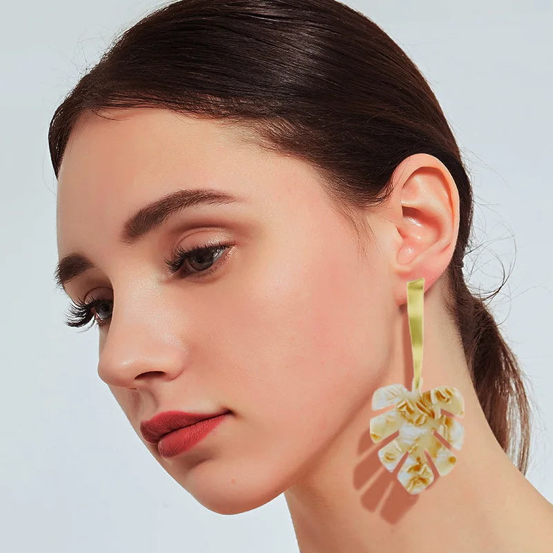 

JUHU fashion Retro acrylic earrings leaf Resin Fashion leaf Earrings for women gifts green leaves earrings, As picture