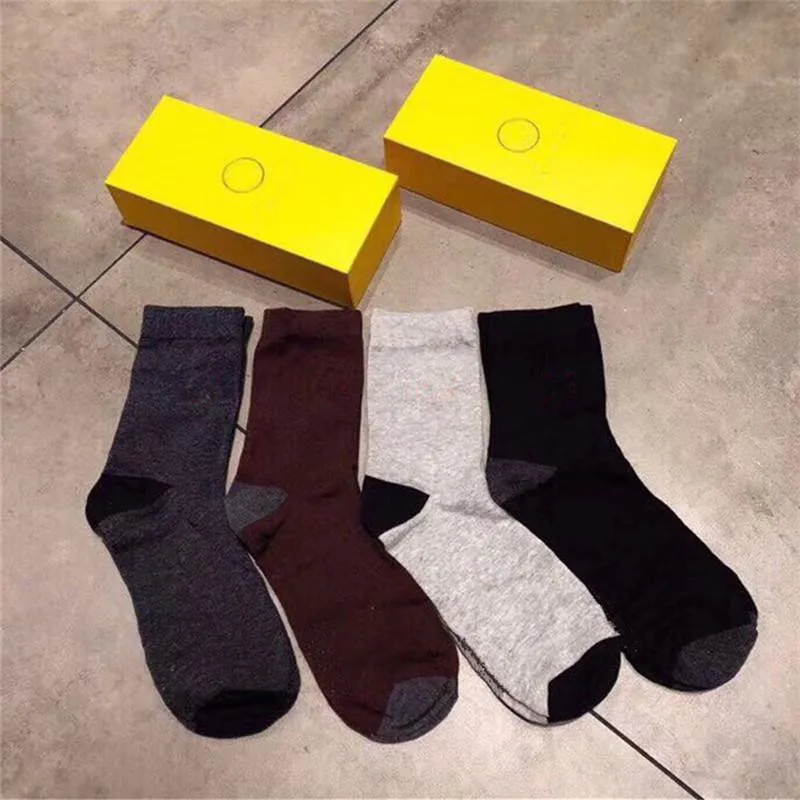 

Classic Letter Socks with Box Adult Fashion Socks Breathable Sports Socks