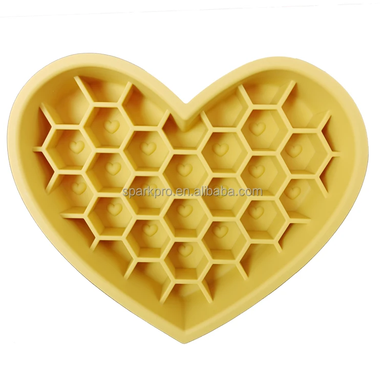 Two-in- one Food Grade Silicone Licking Pad Slow Eating Dog Feeder Dog Accessories Pet Supplies Dog Lick Mat Bowl
