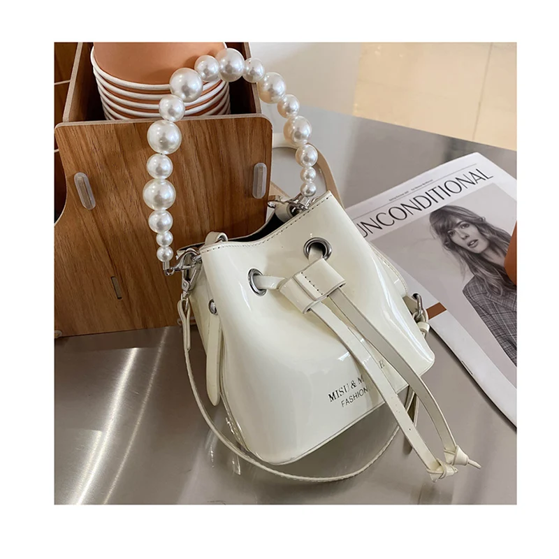

Pearls Strap Tote Women Ins 2021 New Handbag Solid Patent Leather Bucket Bag Lady Mini Small Drawstring Shoulder Crossbody Purse