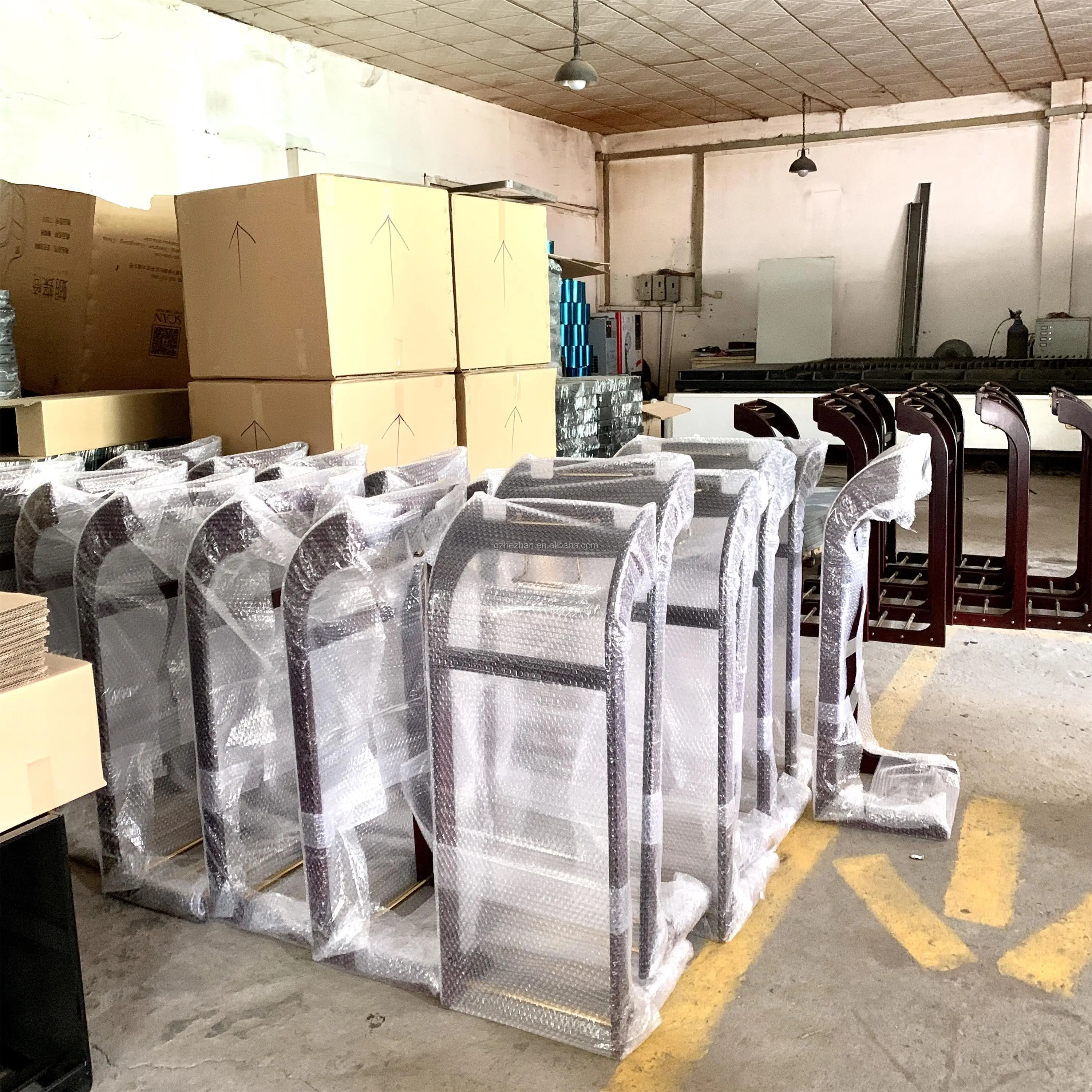 
Hotel Clothes Valet Stand Wtih Shoes Bar Men Suit Valet Stand Coat Rack Hat Rack 