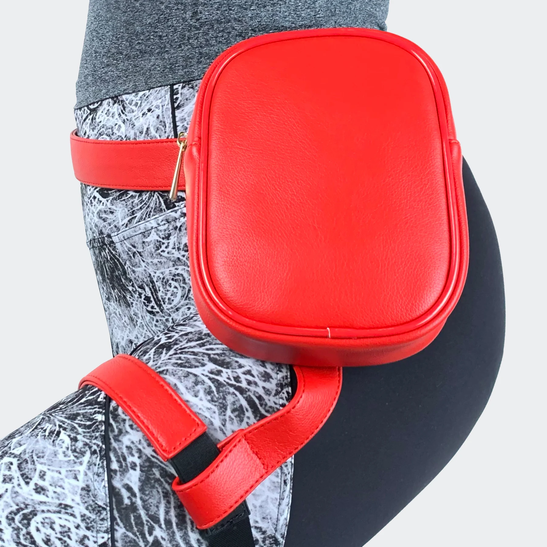 

Leather Fanny Pack Fashion Women Waist Thigh Ladies Laser Holographic Fasion Bags Leg Harness Bag, Red and black