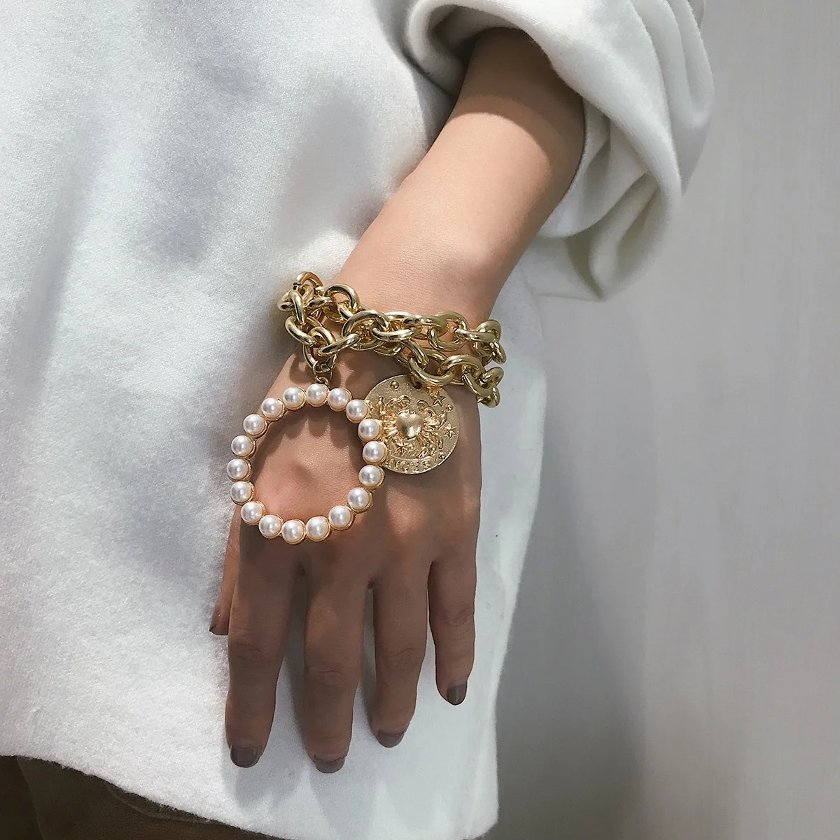 

Big Gold bracelet Exaggerated crab geometry hollowed out women Punk multi-layer imitation pearl temperament jewelry, Customized color