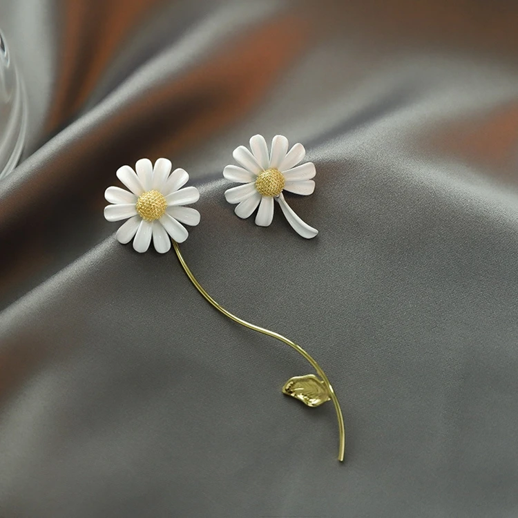 

Korean Unique Girls Jewelry Gifts Asymmetry Long Leaf Flower Daisy Stud Earrings For Women, As picture