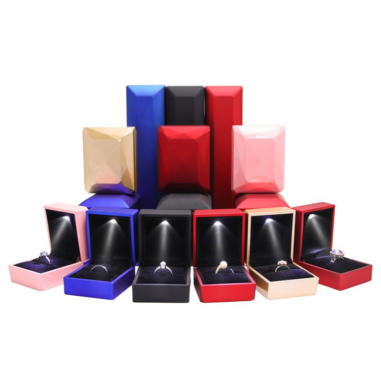 

Wholesale LED light jewelry box ring bracelet pendant necklace set jewelry packaging boxes storage plastic paper gift box