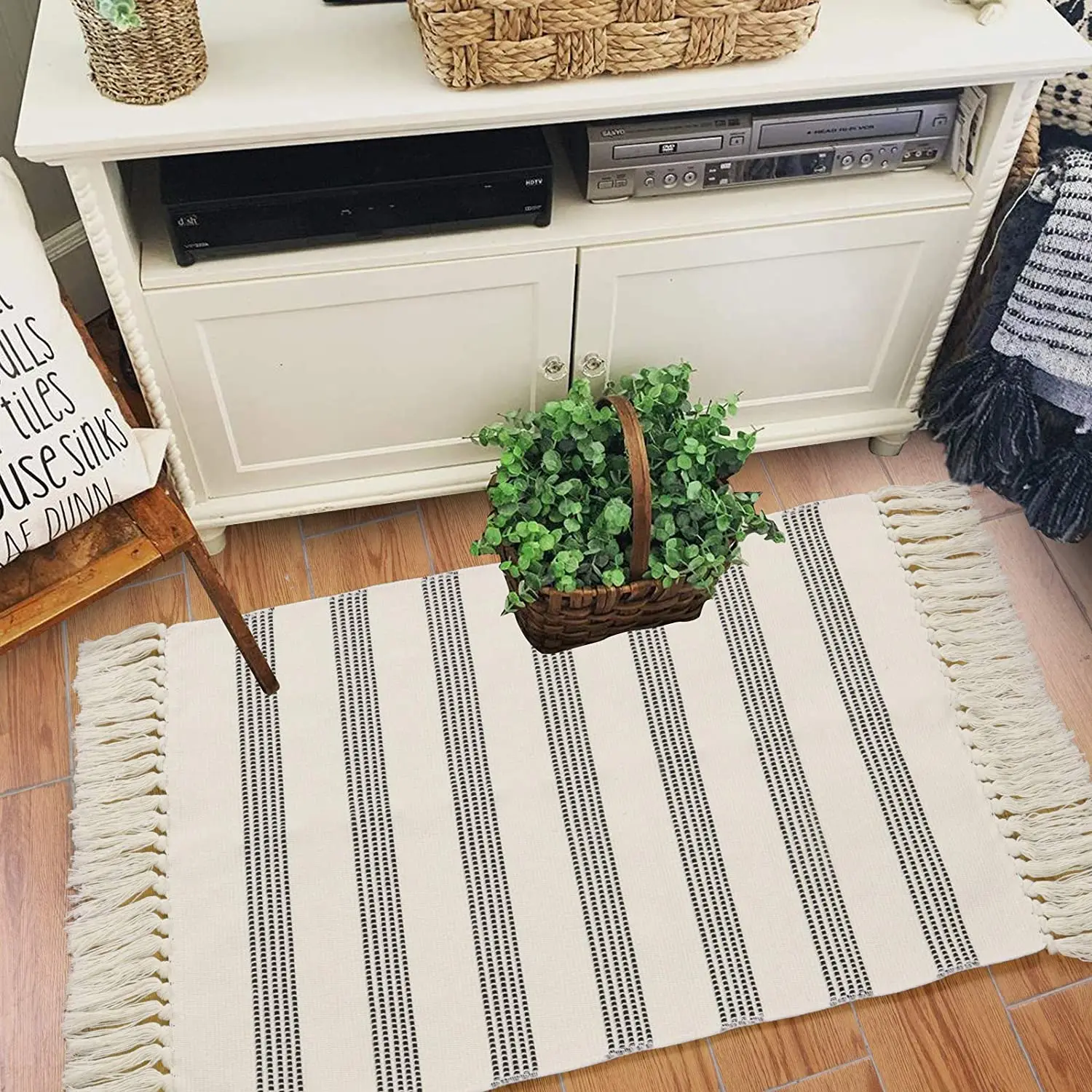 

Explosive Black White Striped Carpet Boho Style Living Room Bathroom Rug Machine Washable Area Tassel Rug