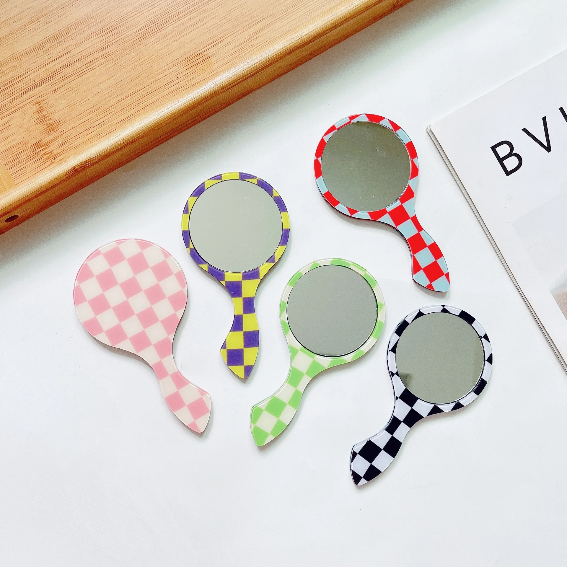 

Genya Round Shaped grid mirror Acetic acid Make up Mirror Pocket Hand Mirror with Logo, As pictures