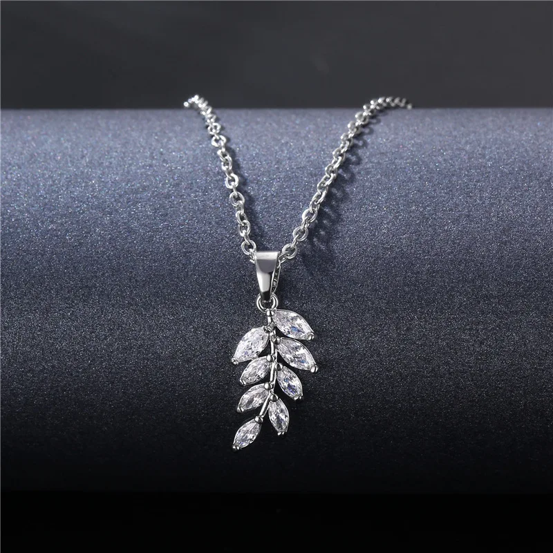 

Wedding Bridal Jewelry Delicate Crystal Necklace Adjustable O Shape Chain CZ Zirconia Leaf Necklace Fashion Jewelry