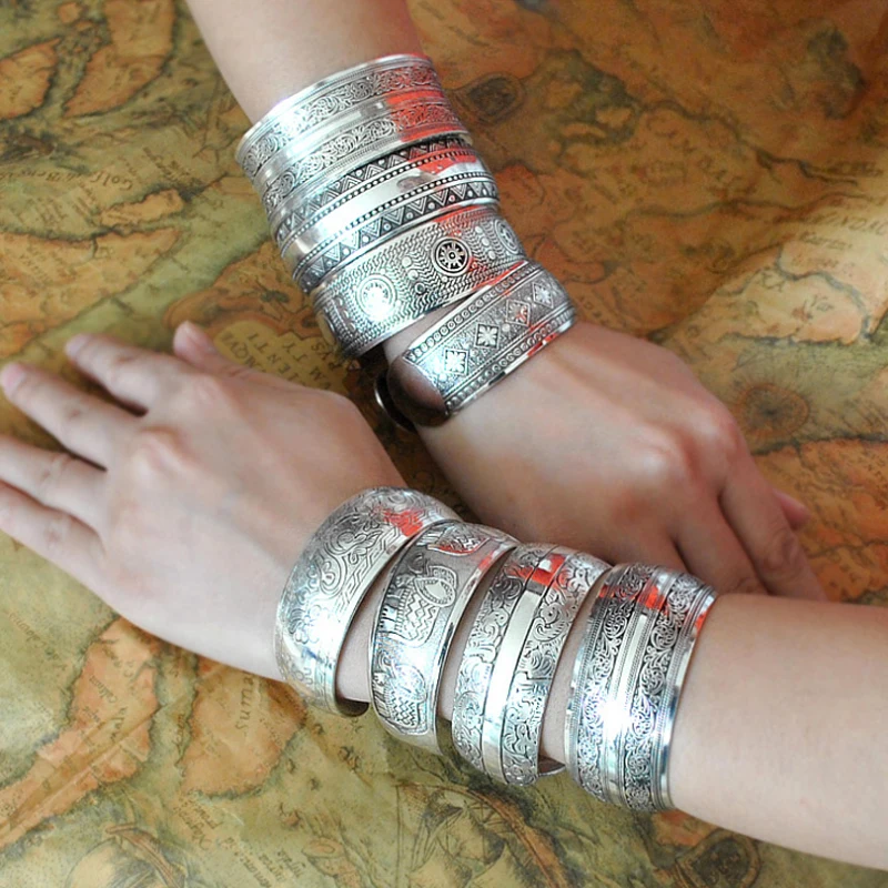 

Vintage National Style Carved Bangles Tibetan Root Wide Cuff Bangle, Black