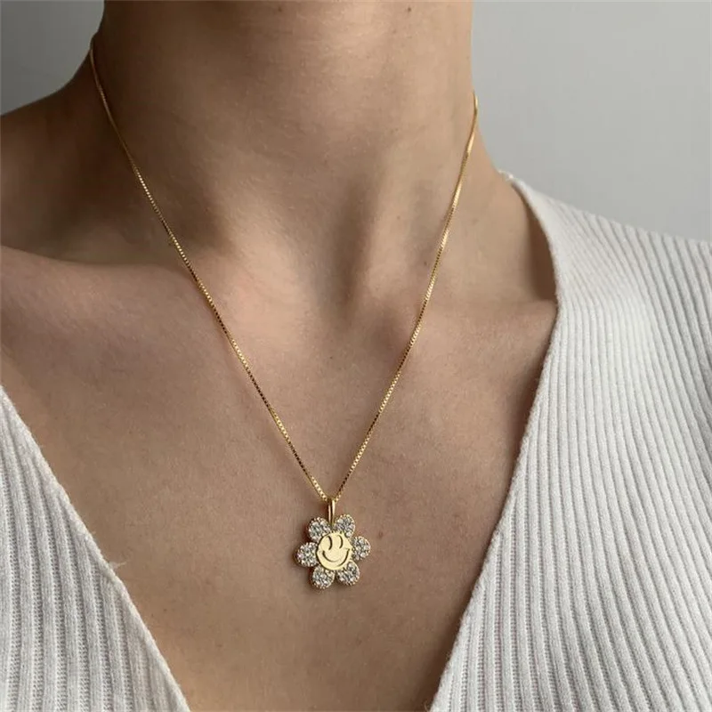 

New Ins Vintage Sun Flower Smiley Pendant Necklace Simple Cute Sun Rhinestone Necklaces For Women Girls Jewelry