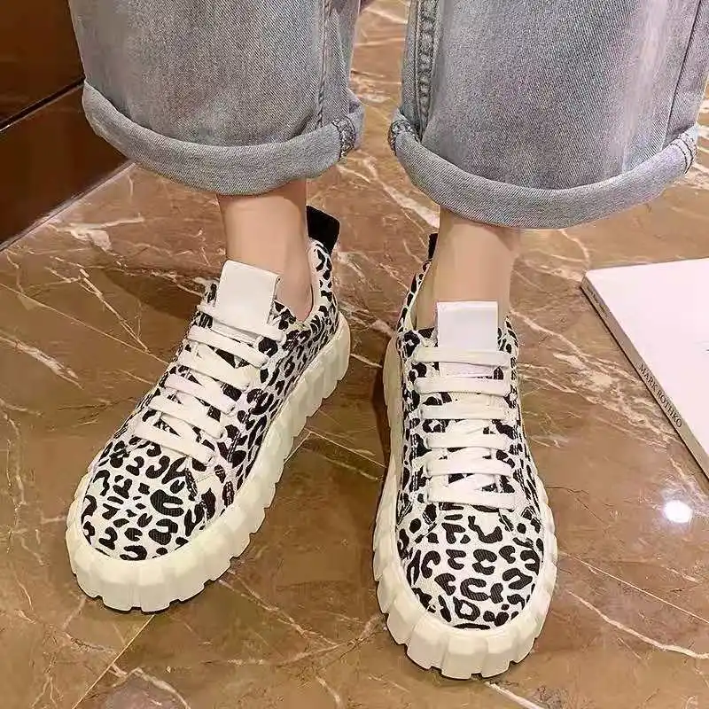 

Hot new popular design flat thick bottom black leopard striped lace up trendy ladies shoes