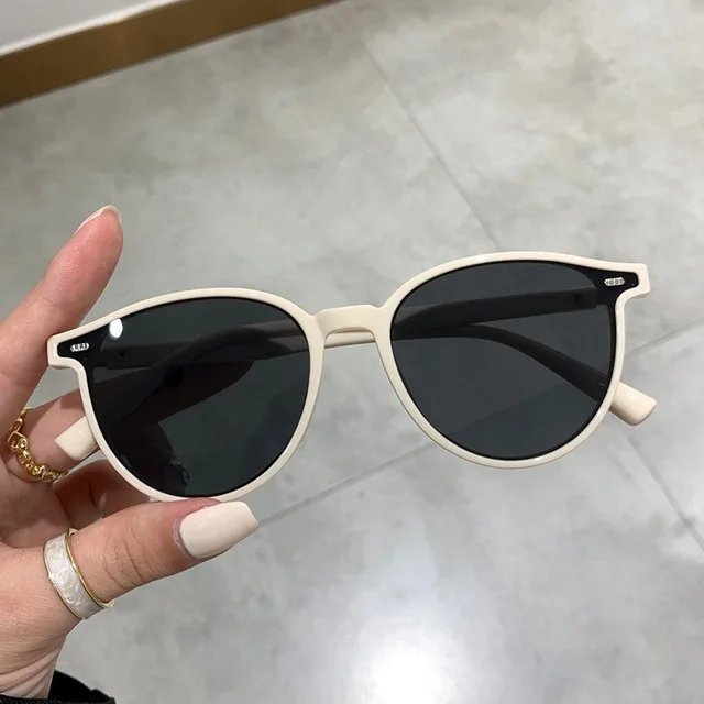 

2021 New Sunglasses Women Ocean Lens Cat Eye Shades Oversized Rivet Glasses Frame UV400 Points Sport Sunglass Men Driving Eyewea