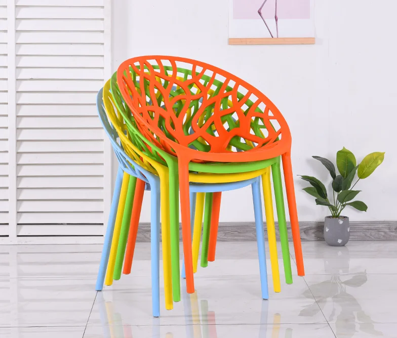 时尚的创新设计让传统的可叠放塑料椅子焕然一新