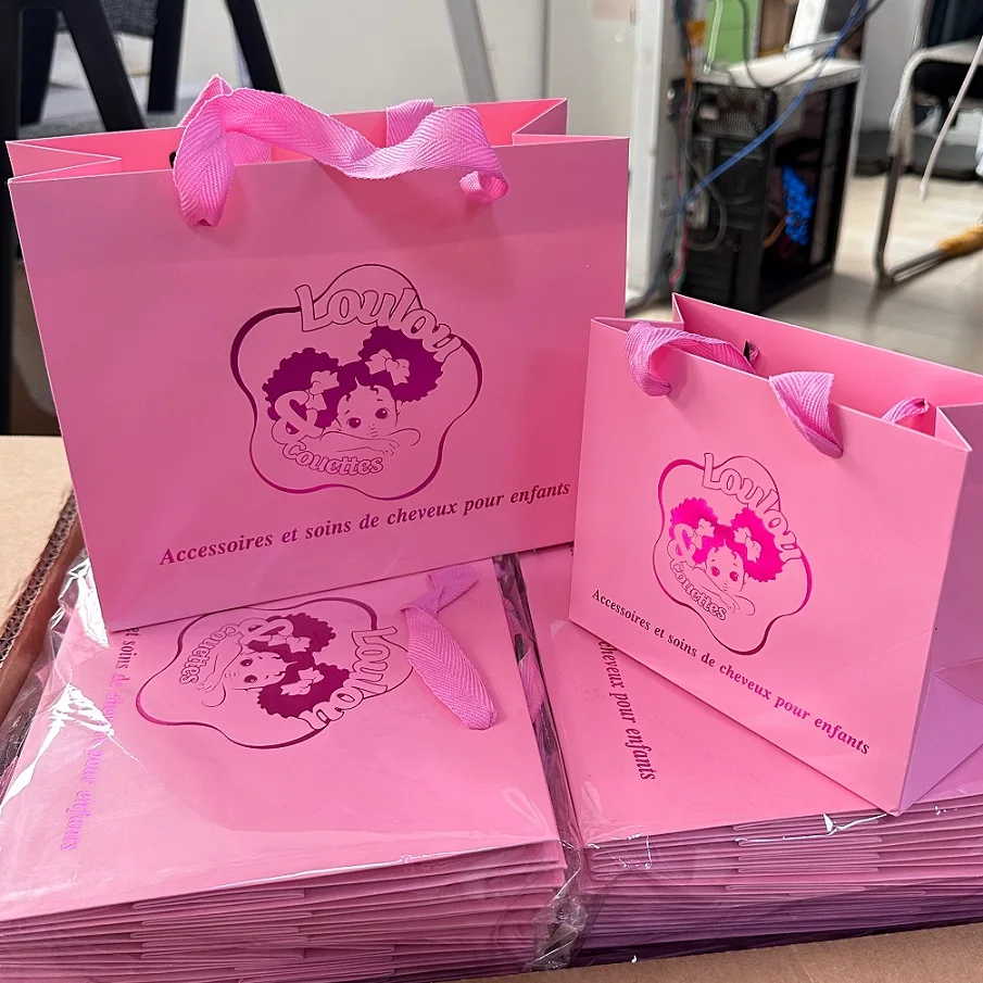 2025Luxury Gift Packaging Christmas Kraft Shopping Tote Fashion Paper Bags China Factory Custom Logo Printing Paper Bag