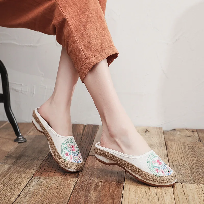 

Logo can be customized women pumps women's slippers retro embroidered ethnic cloth shoes for women, Black