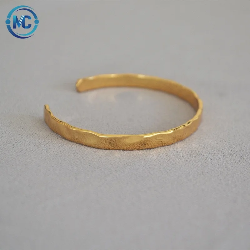 

2021 original design Korean simplistic vintage hammered texture brass plated 18K gold open adjustable bangle bracelet