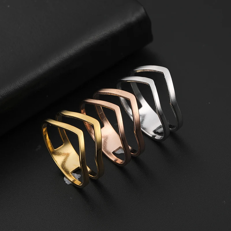 

2021 Simple Geometrical Wave Ring Stainless Steel 18K Gold Plated Party Finger Rings Jewelry Birthday Gift for Women Girls