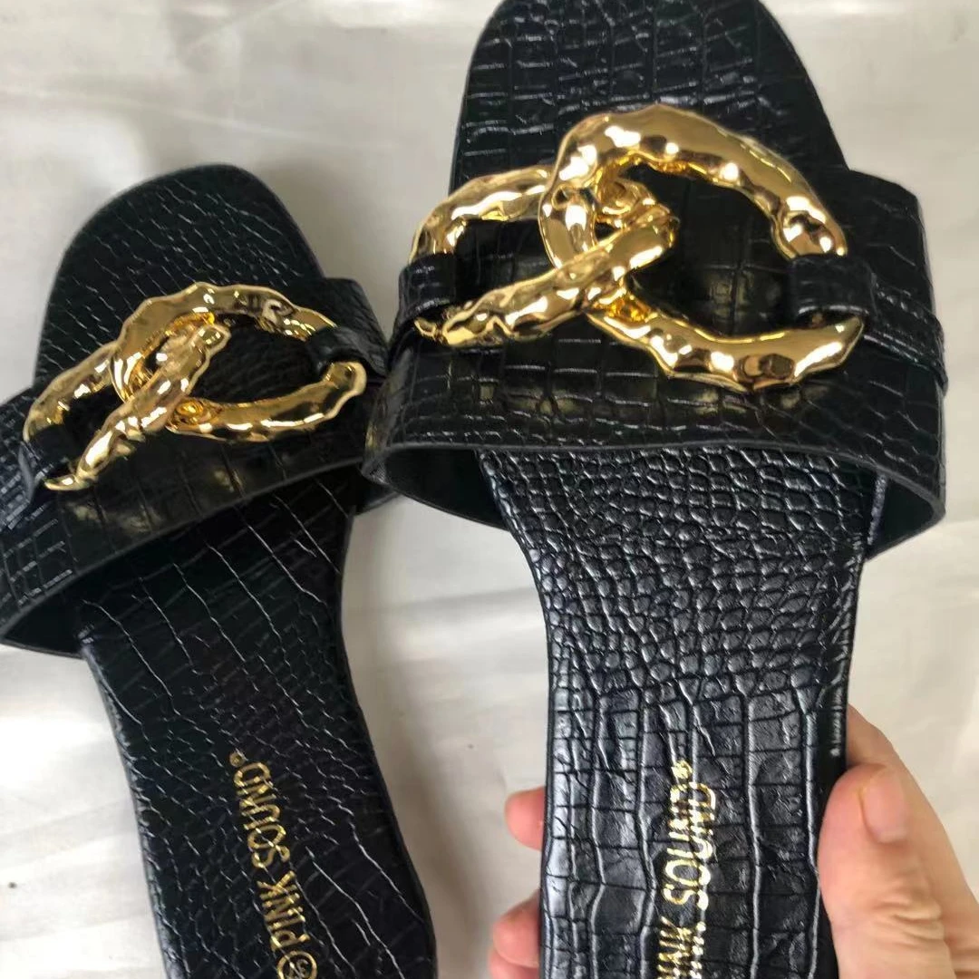 

Hot sale Gold Color Chain Fashion Luxury Ladies PU Leather Flat Sandals women's colorful fabric slippers pink fuzzy slippers, Customized color