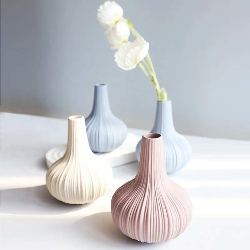 

Mini Ceramic Ribbed Vase Modern Minimalist Dining Table Small Vase Decorative Ornaments for Hydroponic Dried Flower Arrangement