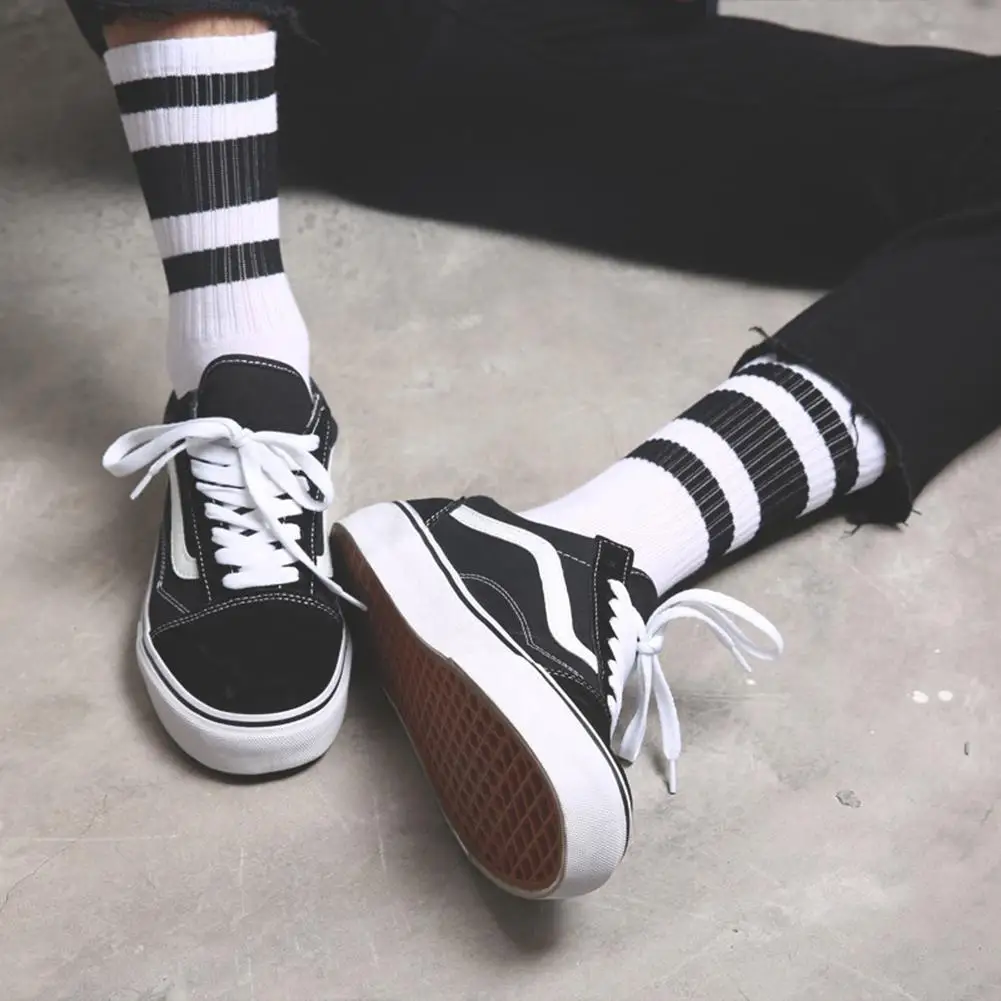 

Customized Design Comfortable Cotton Crew Tube Socks For Men Wholesale White Black Striped Socks Young Men, Picture