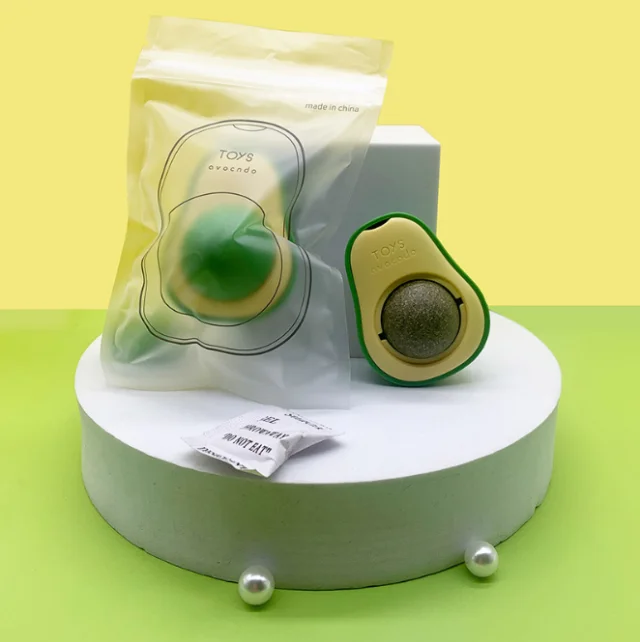 

Pet Avocado Catnip Wall Toys, Catnip Ball Toys Simulation Avocado Shape Rotating Detachable Design