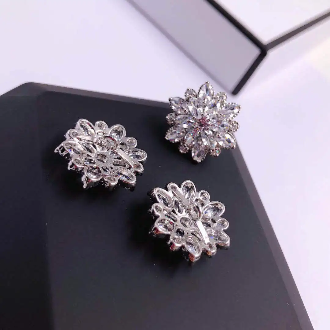 

Rhinestone zircon diamond button coat Fur coat Diamond floral crystal diamond DIY button, Custom color