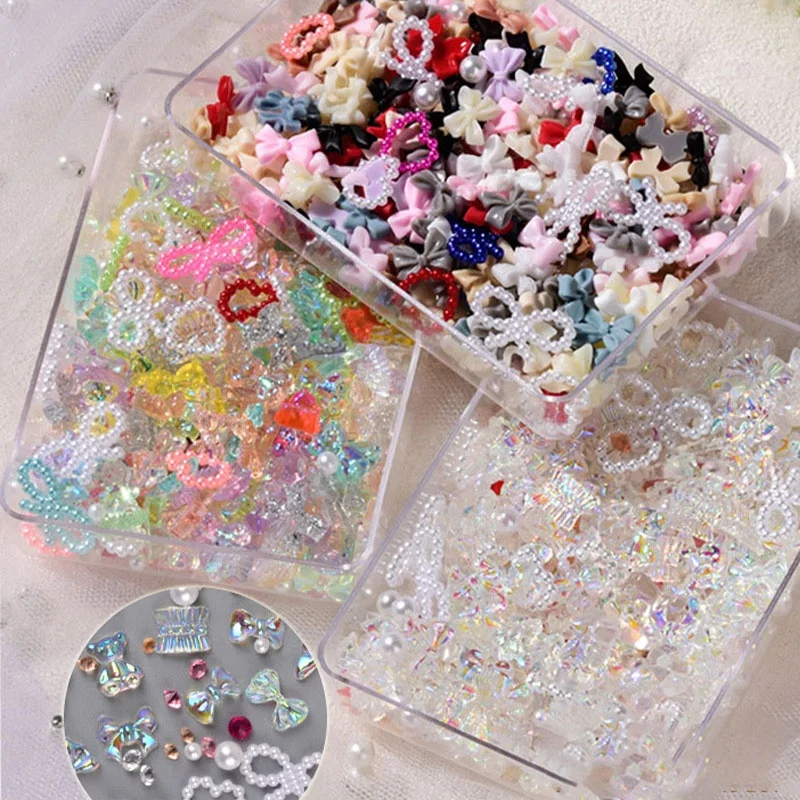 

Paso Sico Hot Selling Random Mixed Nail Accessories 50g/Box 3 Themes Random Quantity Set Clear AB Bear Bowknot Nail Art Design