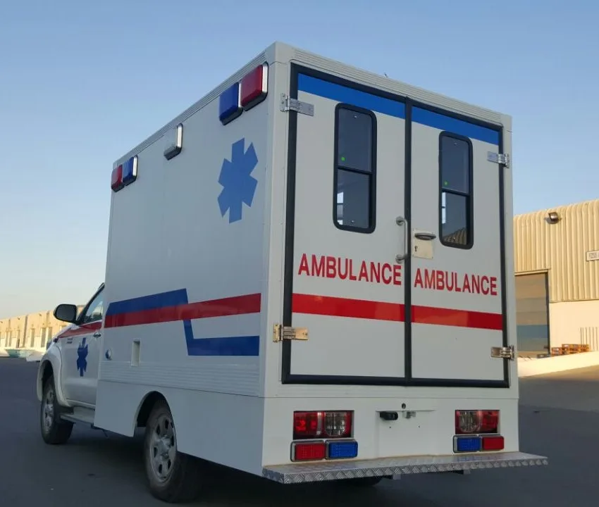 
High Quality Gasoline Engine Hilux Box Type Ambulance for Sale White Color Ambulance 
