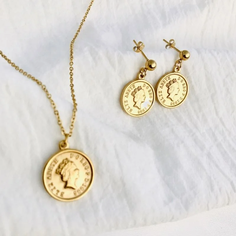 

Jewelry 18K Gold Plated Queen Elizabeth Relief Pendant Cal vicle Necklace Stainless Steel Jewelry Wholesale