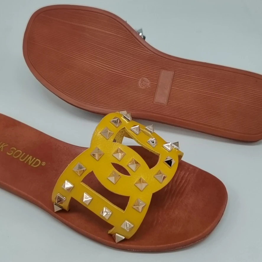 

2021New Vmae Factory Wholesale Sandals Summer New Style Rivet Sandals For Women And Ladies, 3 colors