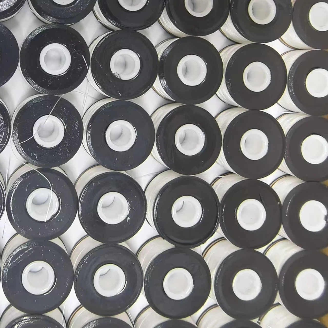 Wholesale 70D/2 100% Polyester Magnetic Side Embroidery Pre Wound Bobbins Thread Sewing Thread Embroidery Bobbin Thread