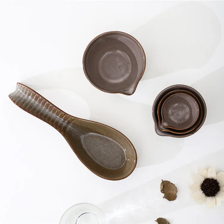 Novel kitchenware custom logo cheap unique antique 4 piece ceramic measuring bowls set with spout.jpg