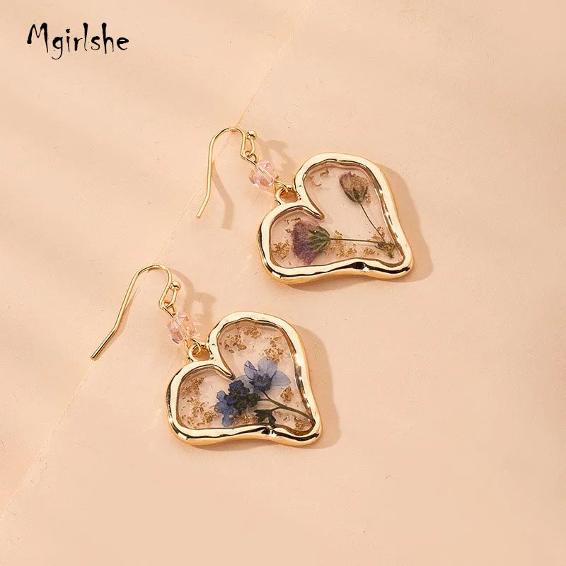 

Mgirlshe 2021 Initial Korean Handmade Pressed Flowers Earrings Gold Heart Shaped Transparent Resin Fashion Women Earring Summer