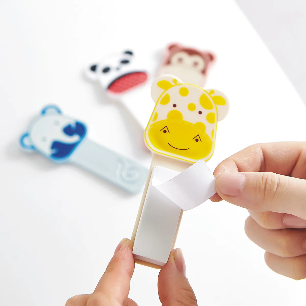 

Cartoon toilet lifter toilet handle clamshell cartoon toilet handle lifter