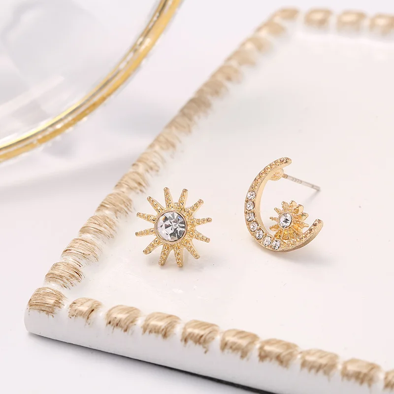 

JUHU S925 asymmetric diamond-studded sun earrings glass diamond star stud earrings retro elegant moon alloy jewelry for women, Gold