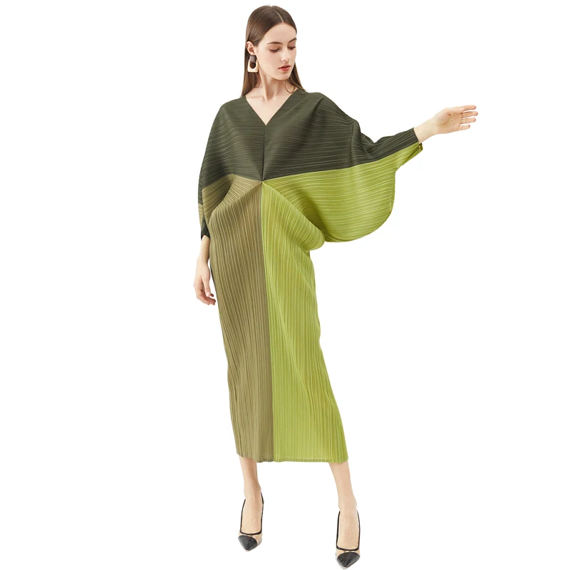 

2021 in stock Contrast color V-neck Pleated women's long-sleeved dresses