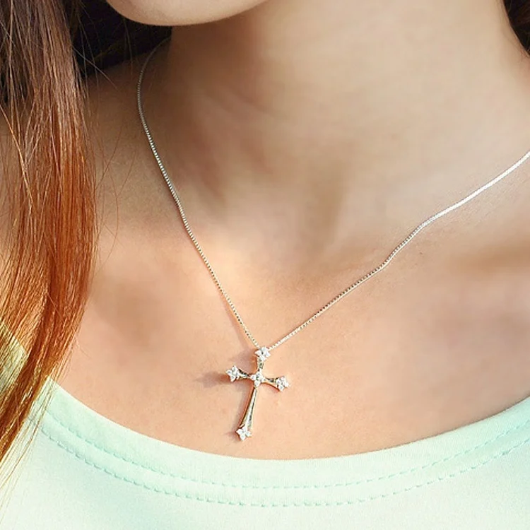 

OUYE Spring 925 sterling silver Flash Diamond Cross Necklace Women Short Clavicle Chain Cross Pendant Necklace Women's Necklace, Color