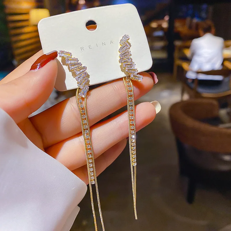 

2021 fashion trendy crystal line long drop earrings women