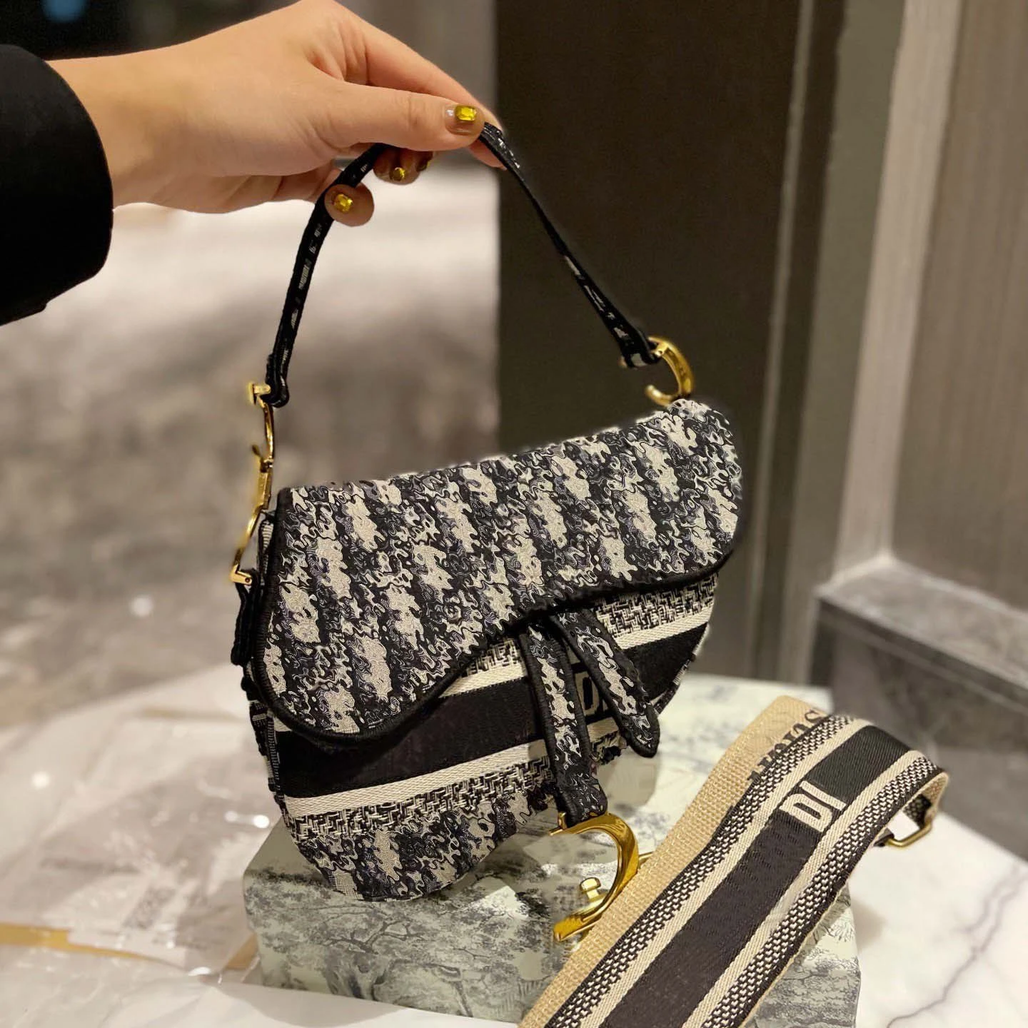 

2022 Elegant Mini Shoulder Underarm Bags Fold Design Small Handbags Ladies Women Hand Bag, Picture shows
