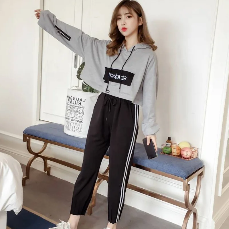 

2020 new thin sweater girl student Korean version loose short hooded ins Harajuku style autumn and winter long-sleeved trousers