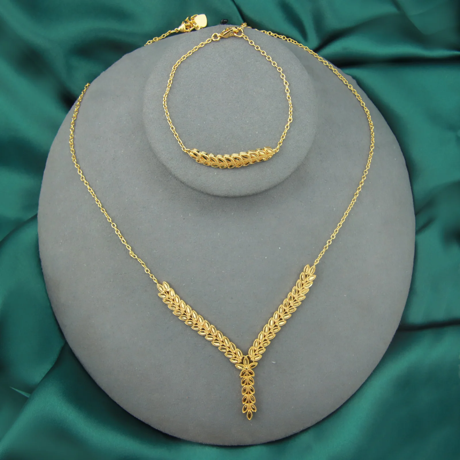 

Trends 2022 Ear of Wheat Style Retro Fashion Jewelry Set Women Plated Gold Jewelry Set V Shape Necklace