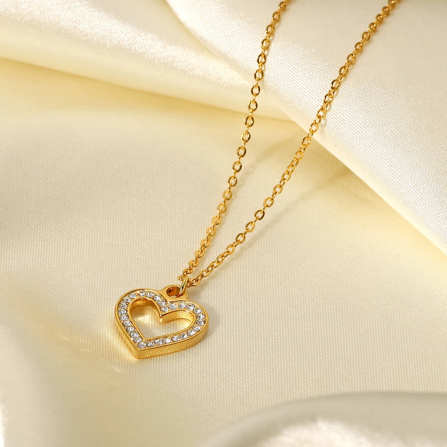 

Tarnish free stainless steel gold plated diamond hoop heart pendant necklace for women Valentine's Day