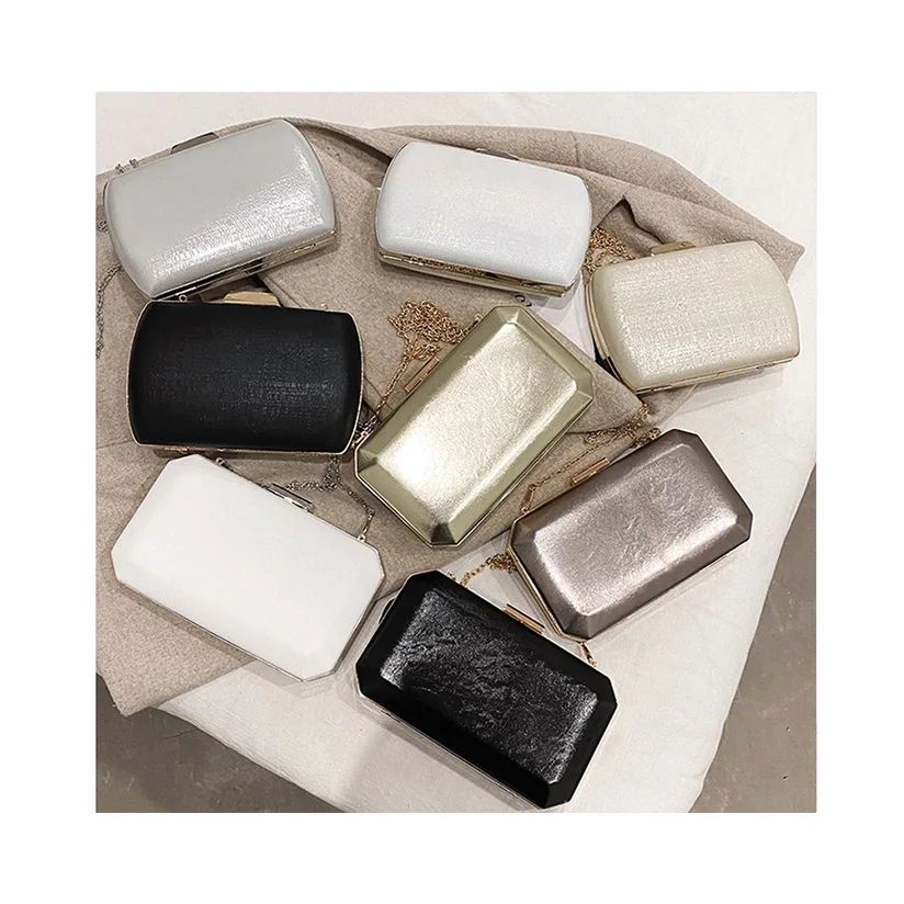 

2021 Luxury Chain Messenger Bags Fashion Solid Color Designer Dinner Bag Women Classic Hasp Smooth Boxs Handbags Chic Purses Sac, Shown