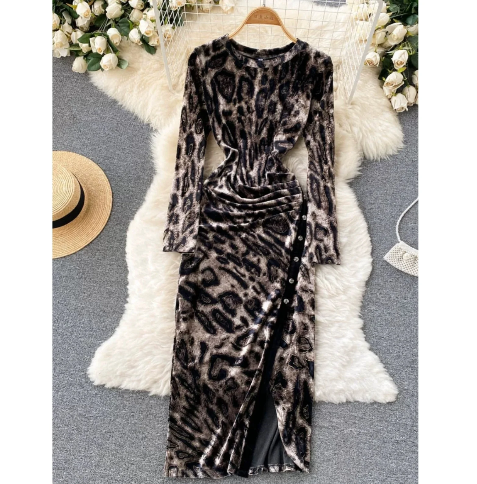 

Leopard Patterned Velvet Patchwork Buttocks Fitted Dress