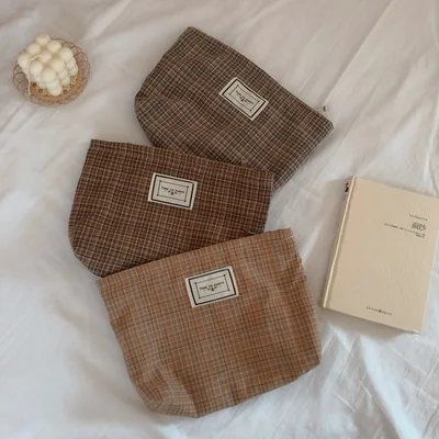 

Vintage London Plaid Zipper Canvas Cosmetic Clutch Bag Organizer Large Capacity Portable Travel Toiletry Makeup Bag, Light coffee, khaki., light brown