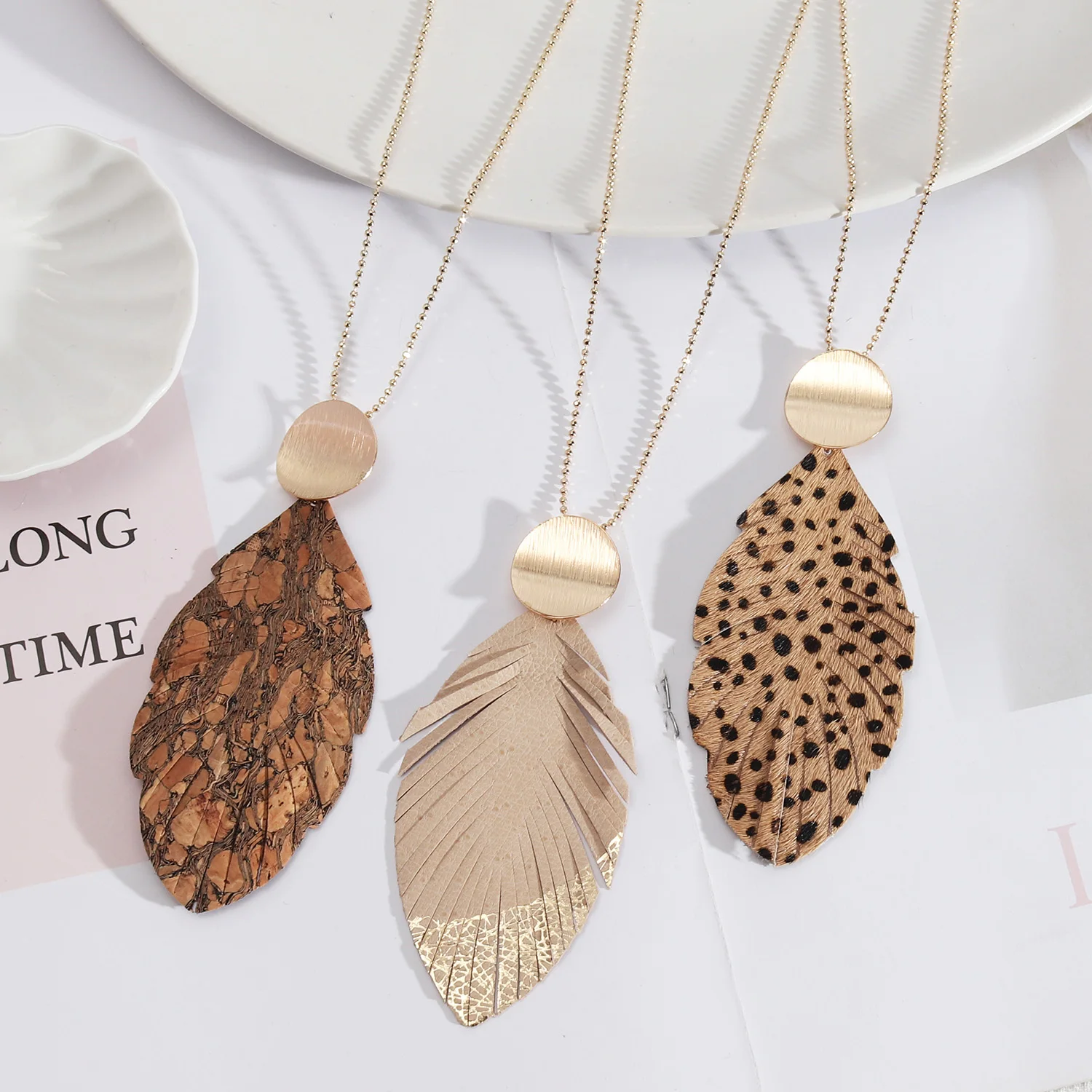 

Leaf Shape Leopard Print Leather Pendant Gold Color Sweater Necklace Pendientes Fashion Brand Jewelry Women ACC
