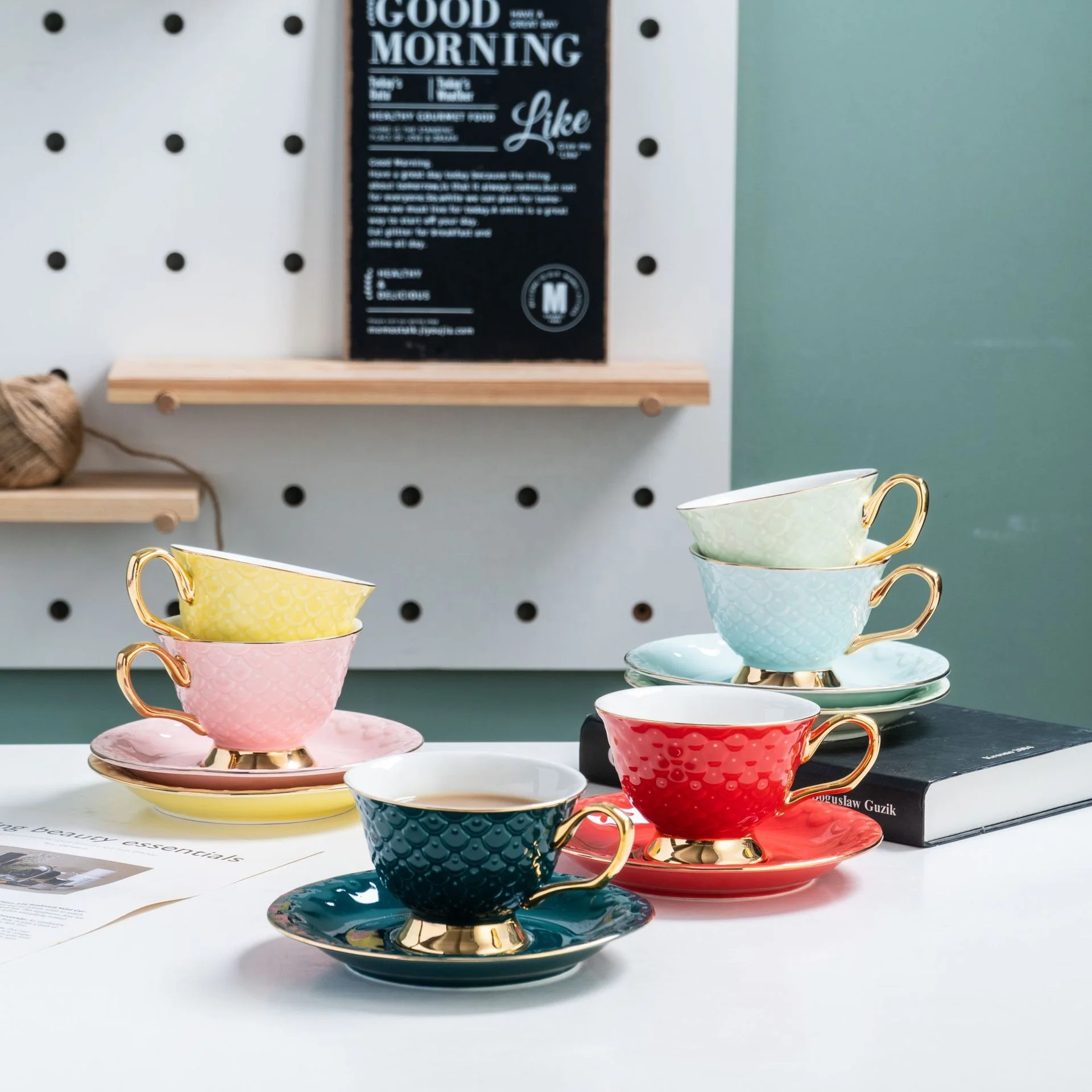 

Fashion creative couple coffee mug gift gold handle mug fishscale ceramic cup and saucer set custom, Blue,pink,green,yellow.red