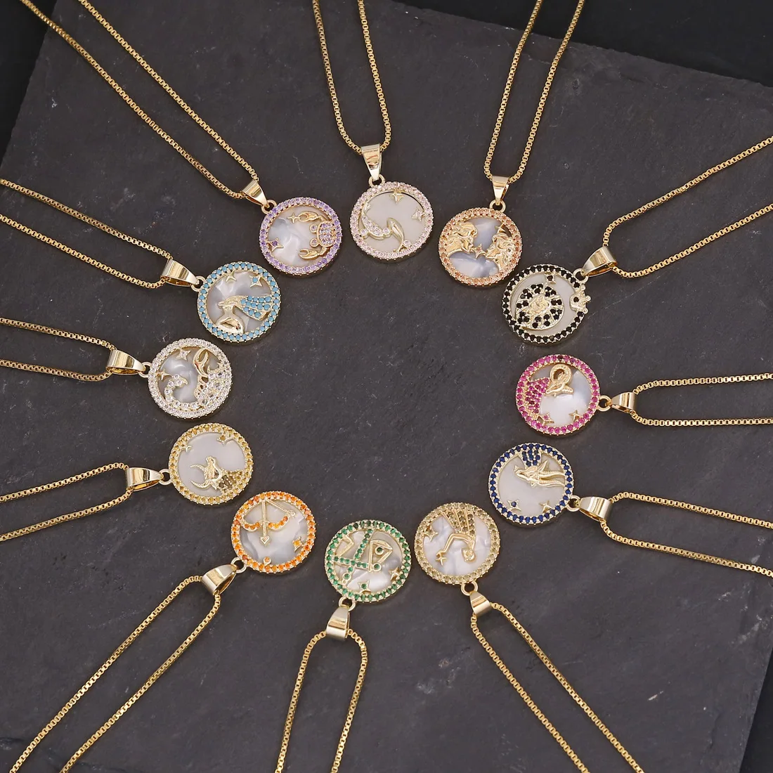 

Wholesale Personalized Colorful Diamond 12 Zodiac Signs Pendant Necklace Micro Pave CZ Zircon Shell Horoscopes Charm Necklace