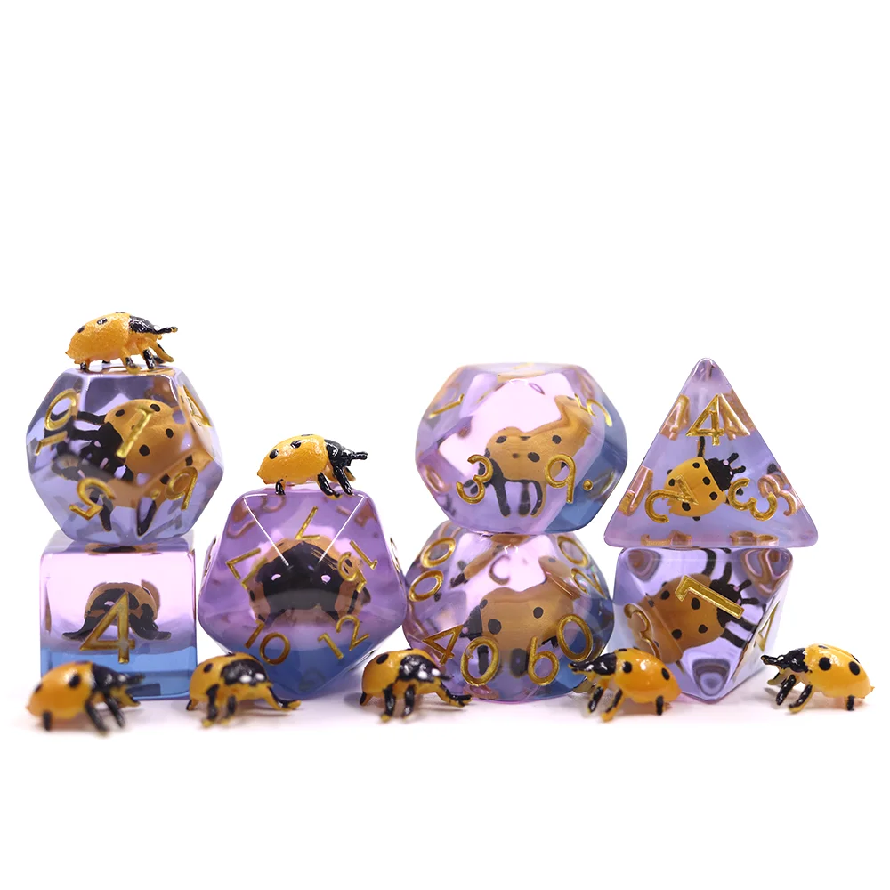 

Bulk Dice Wholesale Custom 7 pcs soft Edges Insects inclusion resin dice Polyhedral Dice set for DND board Game