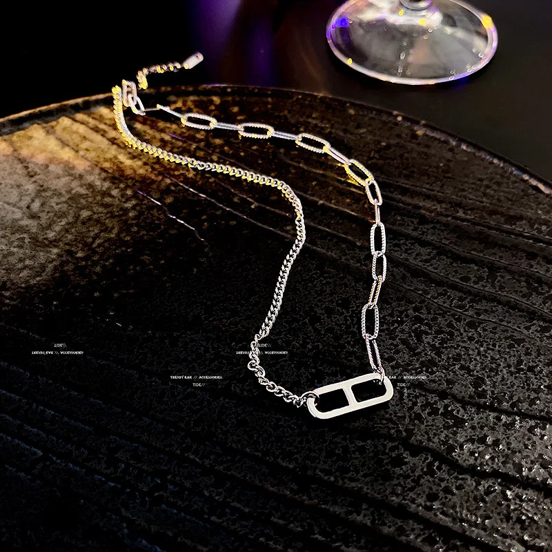 

European Silver Plated Titanium Steel Asymmetric Link Chain Clavicle Necklace Titanium Steel Hollow Oval Pendant Necklace